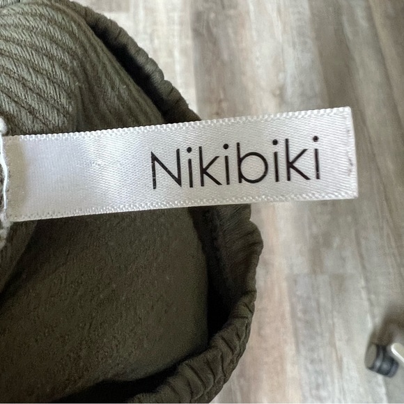 💥Nikibiki Sage Ribbed Tank Top Cropped‎ 💥 - Picture 5 of 5